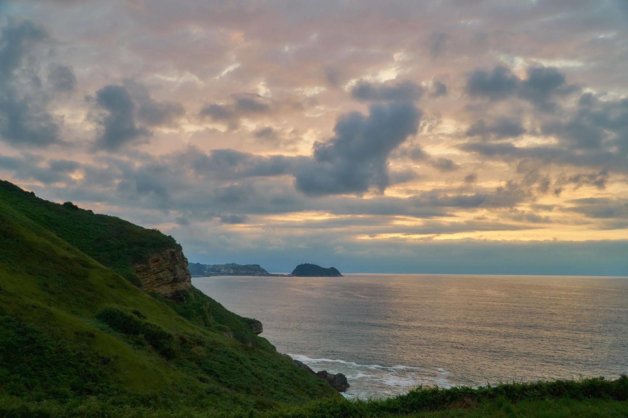 Zarautz Beachside Surf Camp المظهر الخارجي الصورة